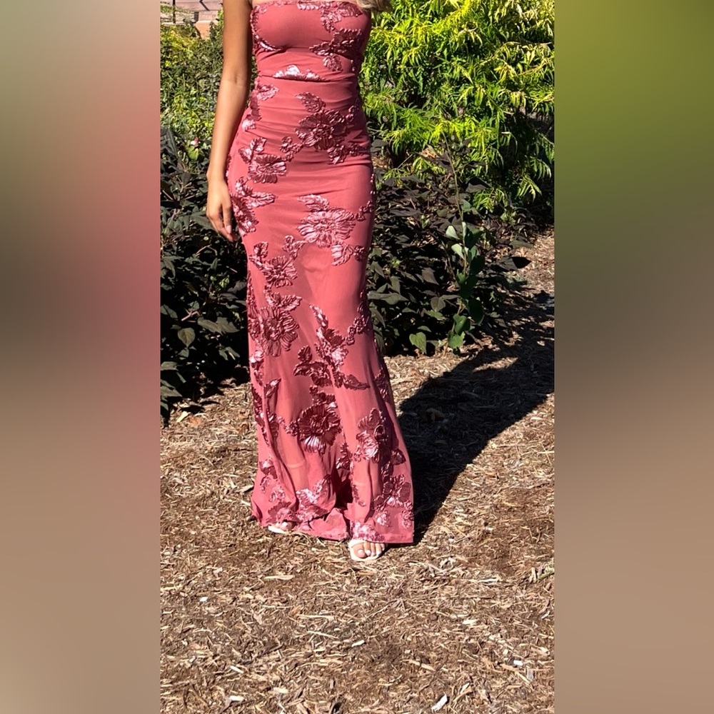 Elegant Floral Embroidered dress-Pink